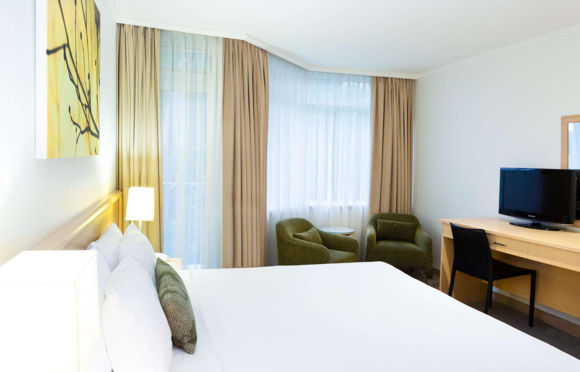 Mirage 3* Newport